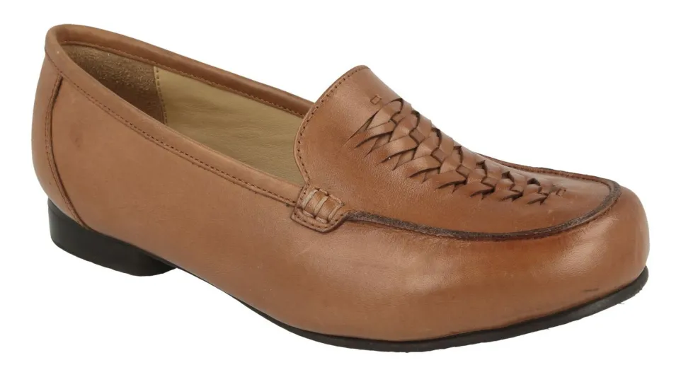Womens Wide Fit DB Bingham Pumps