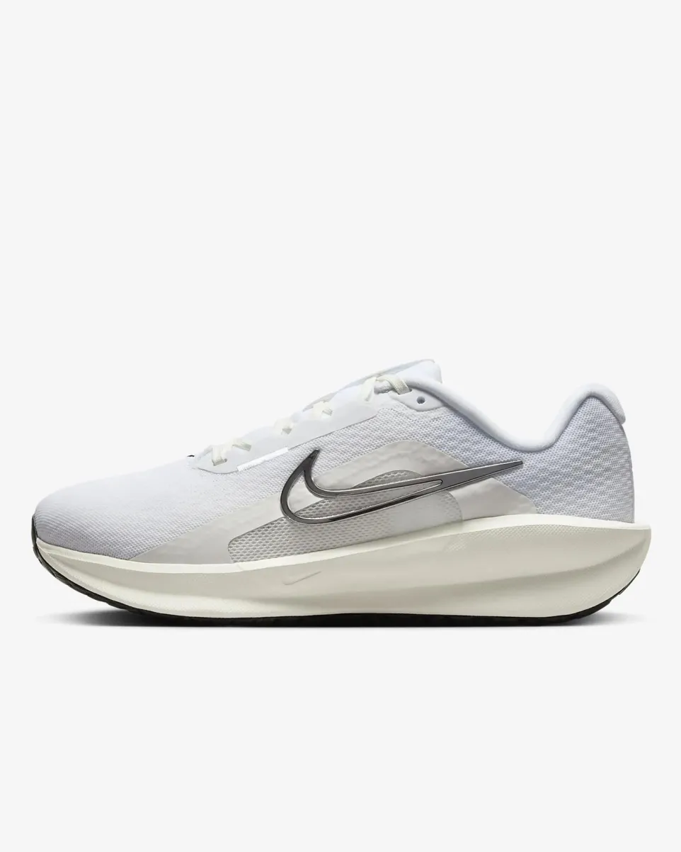 Women's Wide Fit Nike FZ3088-100 Downshifter 13 Trainers