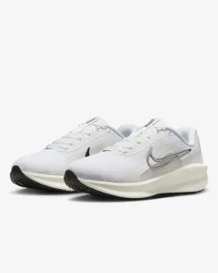 Women's Wide Fit Nike FZ3088-100 Downshifter 13 Trainers