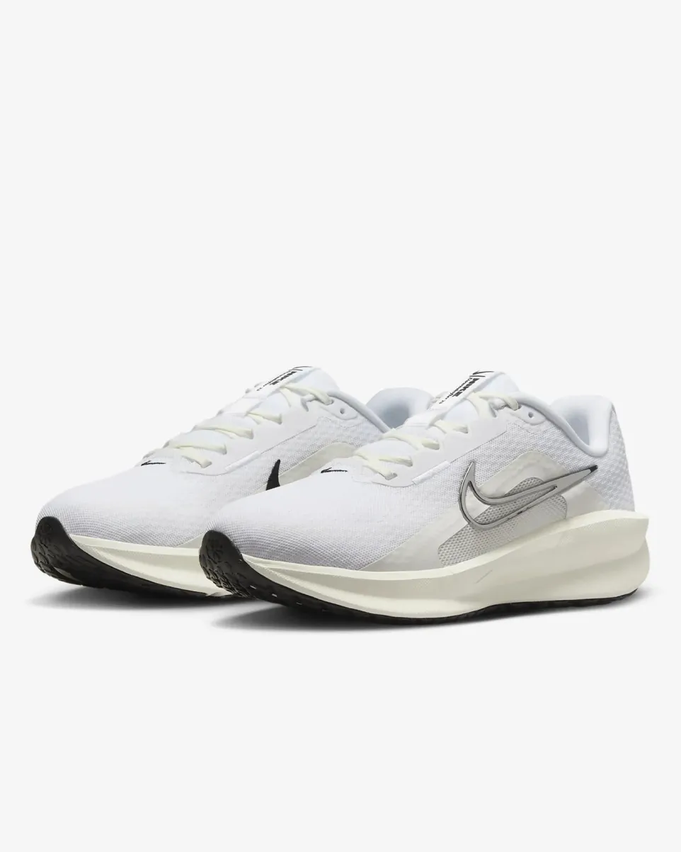Women's Wide Fit Nike FZ3088-100 Downshifter 13 Trainers